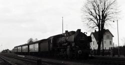 38 3619 mit Personenzug in Xanten