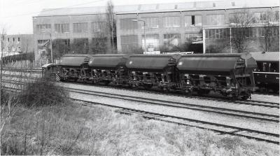 VARTA-Köf mit 4 Tdgs im Hafenbahnhof Wesel