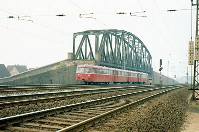 Aufgelassene Brücke zwischen Trompet und Rumeln